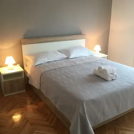 Granzola 公寓 Sukošan